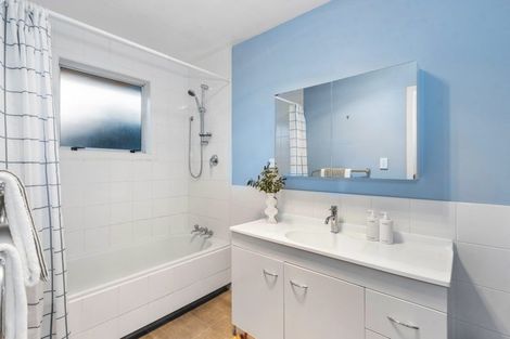 Photo of property in 2/72 Winters Road, Redwood, Christchurch, 8051