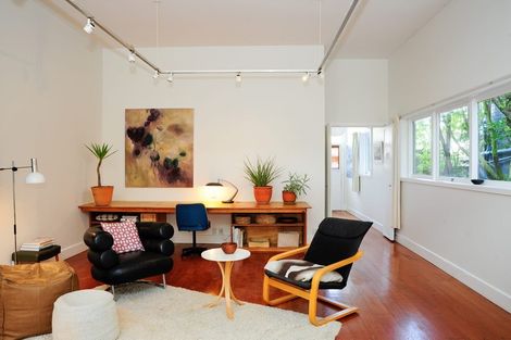 Photo of property in 24 Canterbury Street, Lyttelton, 8082