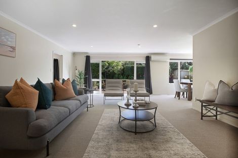 Photo of property in 5 Kawaroa Close, New Plymouth, 4310