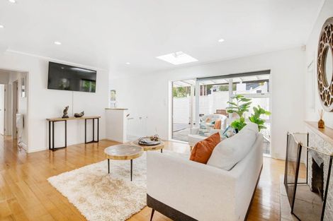 Photo of property in 5 William Souter Street, Forrest Hill, Auckland, 0620