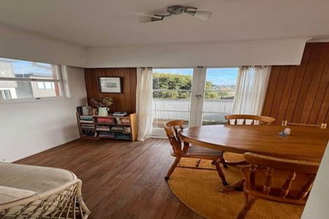 Photo of property in 2/390 Glenfield Road, Glenfield, Auckland, 0629