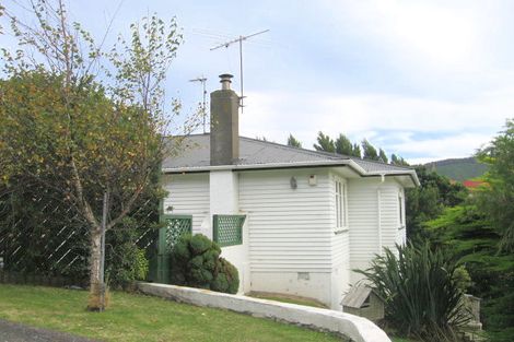 Photo of property in 3 Cecil Road, Tawa, Wellington, 5028