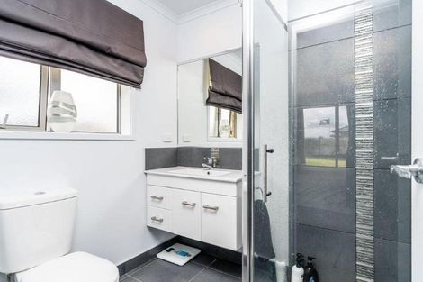 Photo of property in 45 Kowi Lakes Drive, One Tree Point, 0118