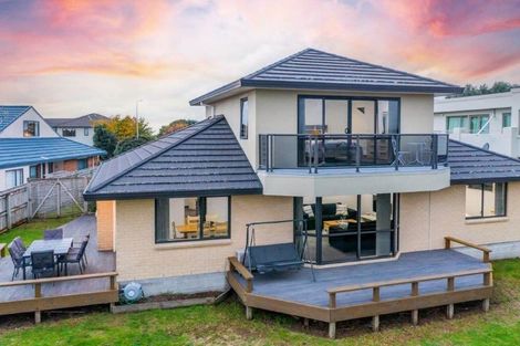 Photo of property in 6 Shearwater Rise, Paraparaumu Beach, Paraparaumu, 5032