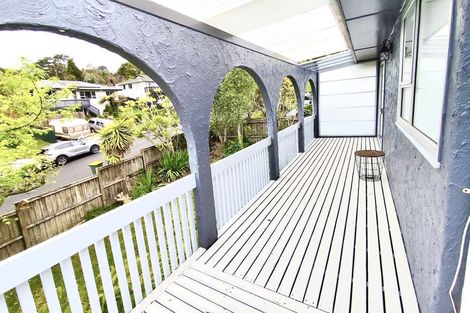 Photo of property in 29 Staincross Street, Green Bay, Auckland, 0604