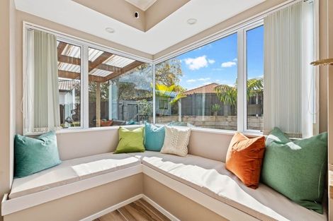 Photo of property in 2/21 Lochend Place, Highland Park, Auckland, 2010