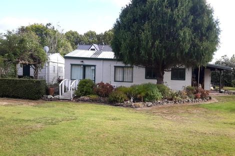 Photo of property in 13 Taupaki Road, Taupaki, Henderson, 0782