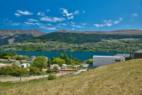 Photo of property in 10 Red Deer Rise, Kelvin Heights, Queenstown, 9300