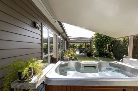 Photo of property in 16 Kayelene Place, Omokoroa, 3114