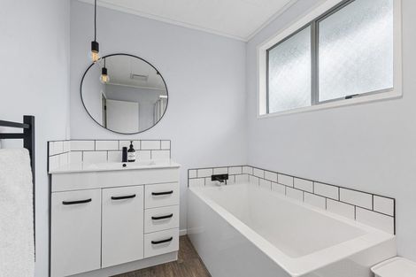 Photo of property in 3 Erica Place, Bell Block, New Plymouth, 4312