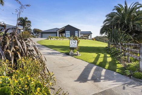 Photo of property in 19 Titoki Lane, Whangamata, 3691