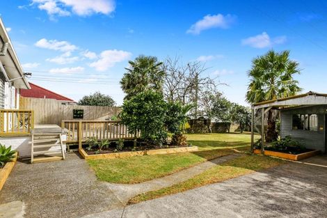 Photo of property in 10 Royal View Road, Te Atatu South, Auckland, 0610