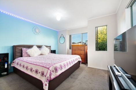 Photo of property in 21 Stephen Avenue, Henderson, Auckland, 0610