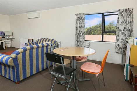 Photo of property in 4 Landsdale Place, Massey, Auckland, 0614