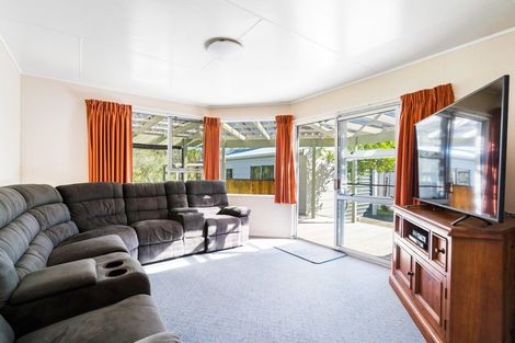 Photo of property in 117 Oakura Road, Oakura, Hikurangi, 0184