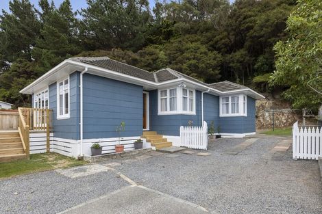 Photo of property in 129 Wainuiomata Road, Wainuiomata, Lower Hutt, 5014