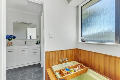 Photo of property in 10 Tawari Street, Inglewood, 4330