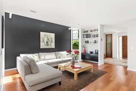 Photo of property in 8 Saint Andrews Square, Strowan, Christchurch, 8052