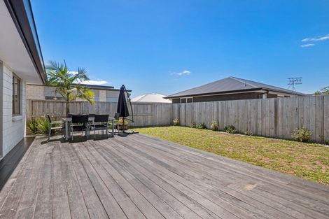 Photo of property in 5 Livingstone Drive, Papamoa Beach, Papamoa, 3118