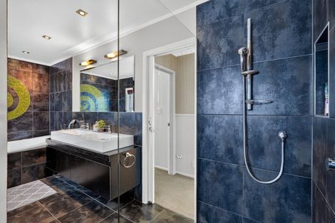 Photo of property in 873 Waitakere Road, Kumeu, 0891