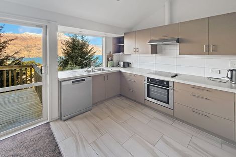 Photo of property in 2a Bird Place, Fernhill, Queenstown, 9300