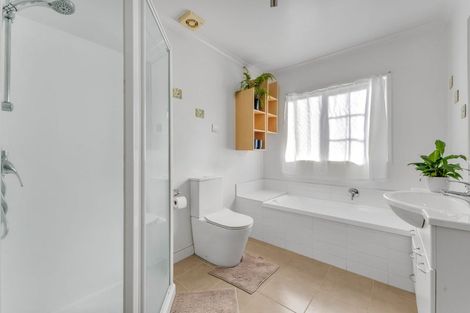 Photo of property in 17 Albizia Avenue, Henderson, Auckland, 0612