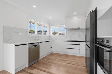 Photo of property in 514a Blockhouse Bay Road, Blockhouse Bay, Auckland, 0600