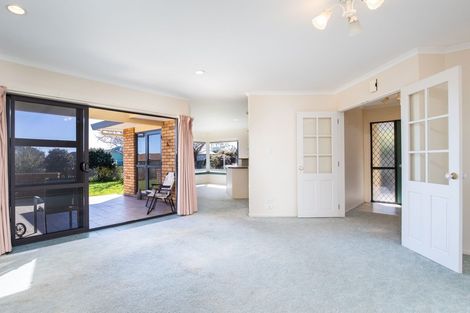 Photo of property in 5 Karina Road, Merrilands, New Plymouth, 4312