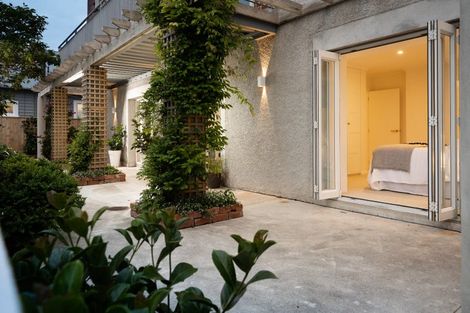 Photo of property in Hamilton Flats, 9a Hawker Street, Mount Victoria, Wellington, 6011