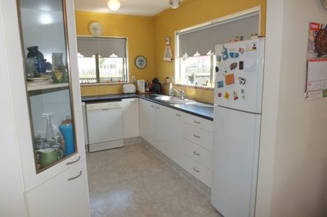 Photo of property in 17 Hennessy Street East, Foxton Beach, Foxton, 4815