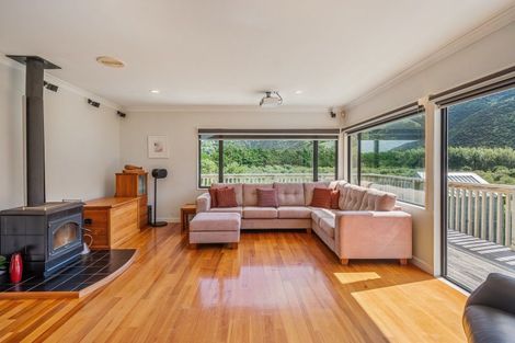 Photo of property in 1276 Coast Road, Wainuiomata Coast, Lower Hutt, 5373