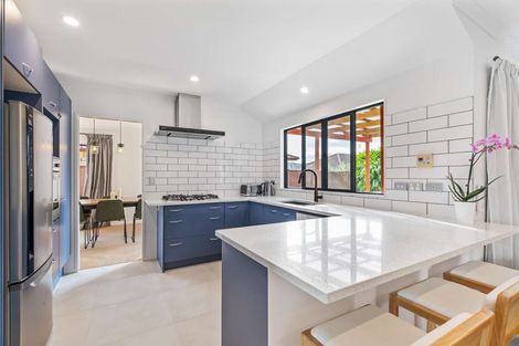 Photo of property in 9 Croftview Road, Wattle Downs, Auckland, 2103