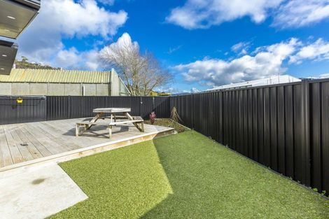 Photo of property in 14 Passchendaele Grove, Trentham, Upper Hutt, 5018