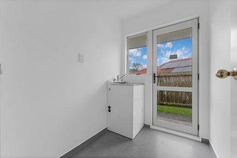 Photo of property in 17 Cretian Crescent, Henderson, Auckland, 0612