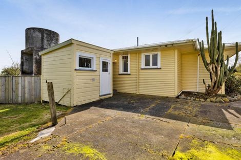 Photo of property in 546 Ararata Road, Hawera, 4674