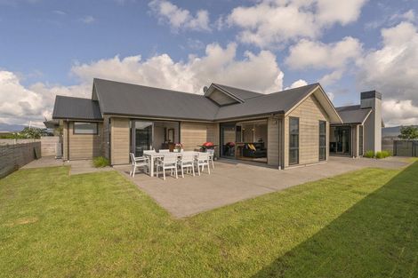 Photo of property in 10 Topping Place, Whitianga, 3510