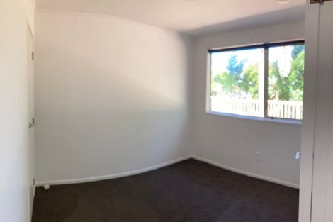 Photo of property in 1 Kayle Glen, West Harbour, Auckland, 0618