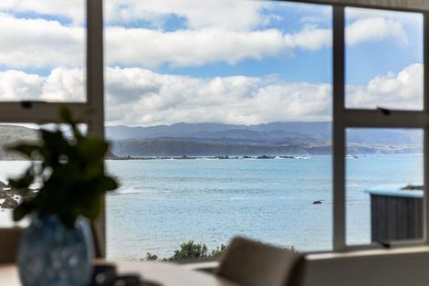 Photo of property in 2/418 Queens Drive, Lyall Bay, Wellington, 6022
