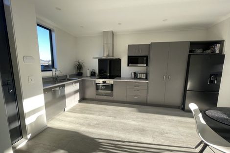 Photo of property in 8 Kauamo Close, Waiwhetu, Lower Hutt, 5010