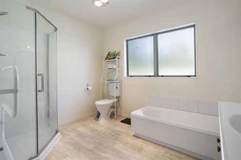 Photo of property in 2/23 Ludlow Terrace, Totara Vale, Auckland, 0627