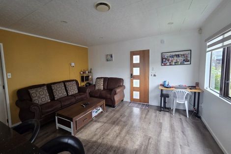 Photo of property in 37 Meadowvale Rise, Titirangi, Auckland, 0604
