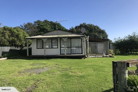 Photo of property in 2 Dodds Crescent, Otaki Beach, Otaki, 5512