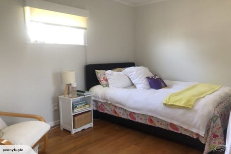 Photo of property in 2/17 Stratford Avenue, Milford, Auckland, 0620