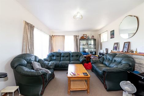 Photo of property in 17 Chilcott Road, Henderson, Auckland, 0612
