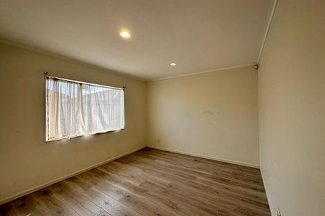 Photo of property in 32 Frank Bunce Grove, Flat Bush, Auckland, 2019