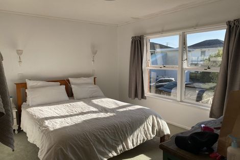 Photo of property in 1/24 Knights Road, Rothesay Bay, Auckland, 0630