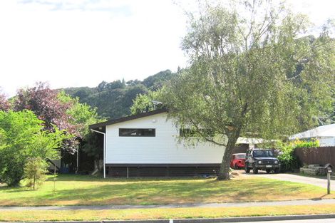 Photo of property in 63 Gemstone Drive, Birchville, Upper Hutt, 5018