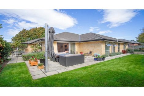 Photo of property in 4 The Oval, Hillmorton, Christchurch, 8024