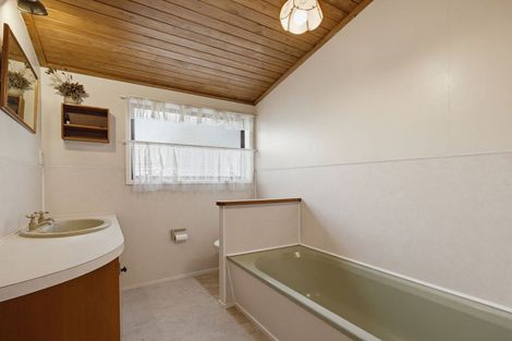 Photo of property in 14 Riverside Drive, Waiuku, 2123