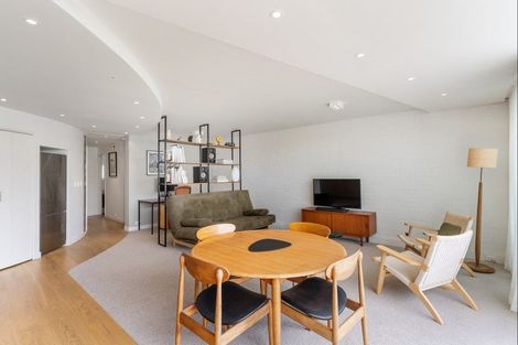 Photo of property in Seaview Apartments, 3/64 Milford Road, Milford, Auckland, 0620